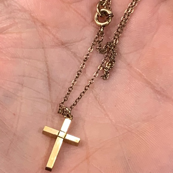 ⭐️Vintage petite 1/20th 12K GF cross necklace - Picture 2 of 6